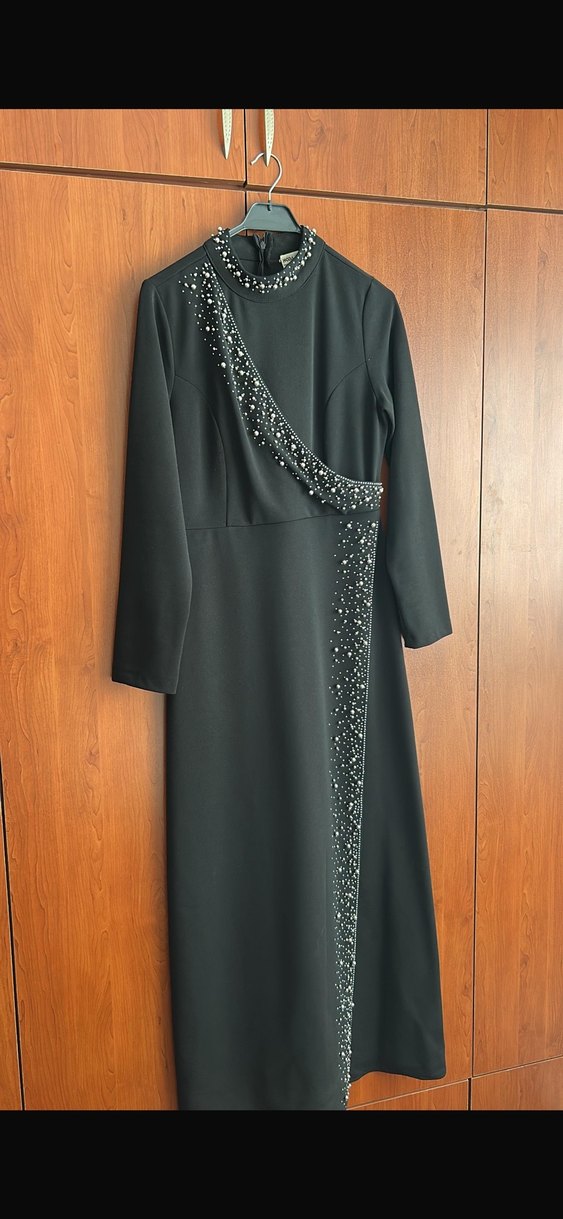 Siyah Nakışlı Uzun Kadın Tesettür Abiye Elbise - Görsel 2