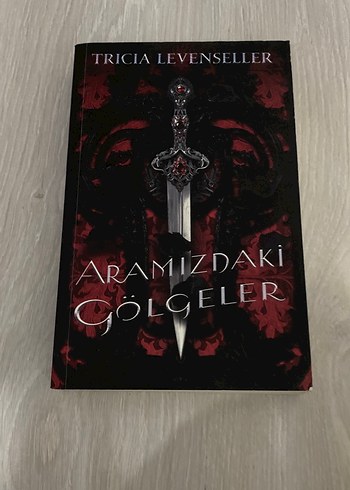 Aramızdaki Gölgeler - Tricia Levenseller