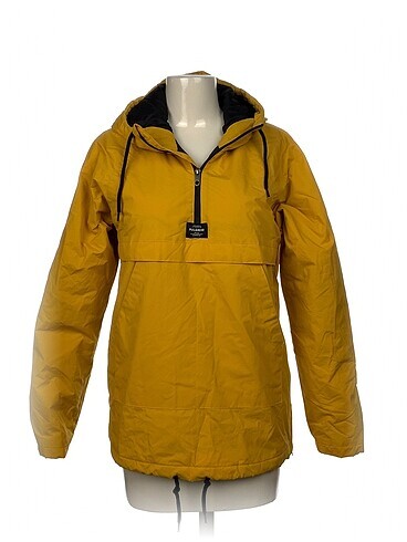 Pull and Bear Yağmurluk %70 İndirimli.