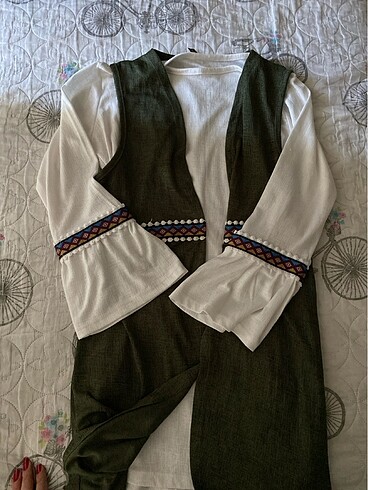 l Beden 2 renk hırka + 1 adet tunik