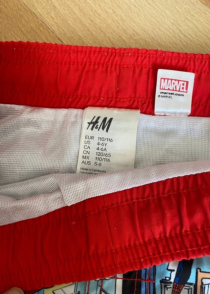 H&M 4-6 YAŞ MARVEL DENİZ ŞORTU - Görsel 3