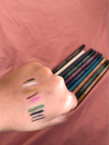 Diğer Renkli eyeliner