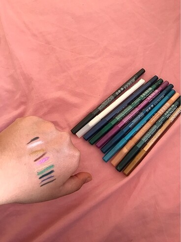  Beden Renkli eyeliner