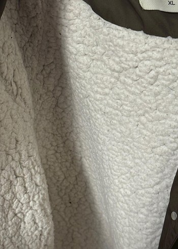 Düğmeli Kapüşonlu Uzun Haki Yağmurluk tarzı mont - Görsel 3