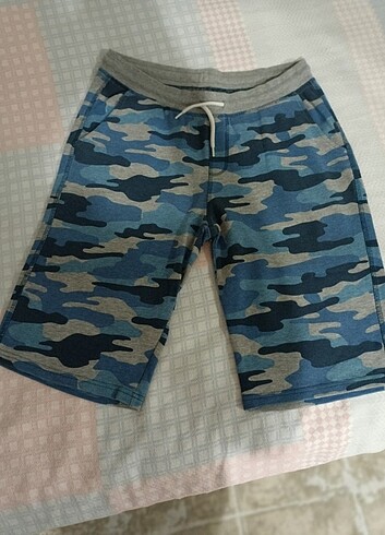 28 beden şortlar ikisi kumaş ikisi penye 4 tane şort 200 tl - Görsel 3