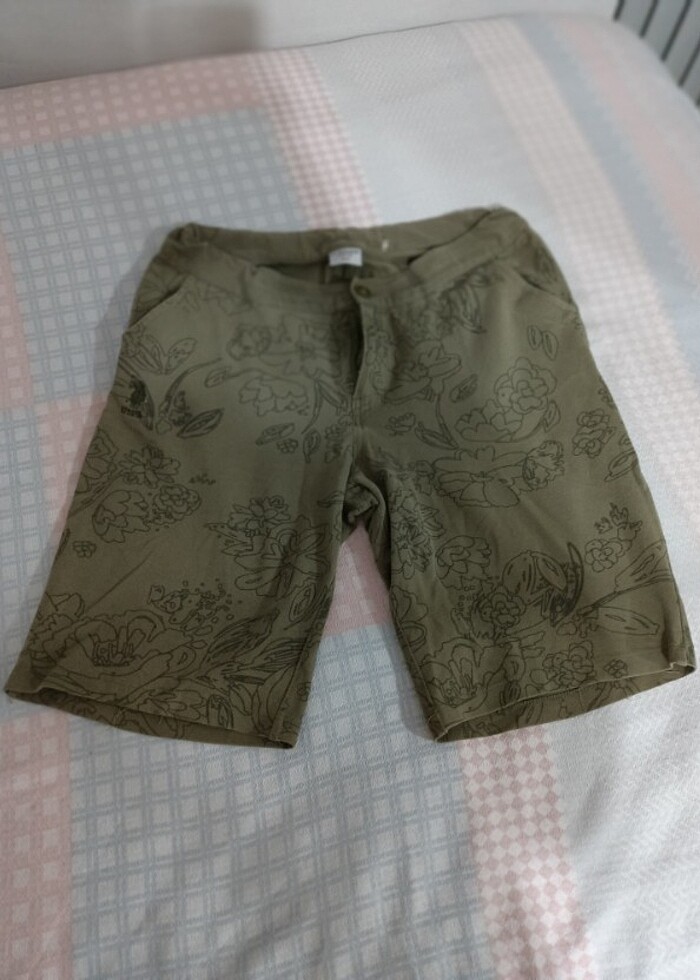 28 beden şortlar ikisi kumaş ikisi penye 4 tane şort 200 tl - Görsel 2