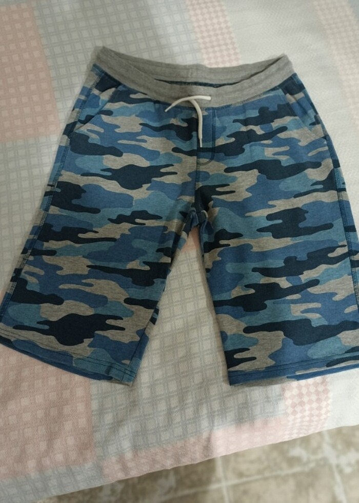 28 beden şortlar ikisi kumaş ikisi penye 4 tane şort 200 tl - Görsel 3