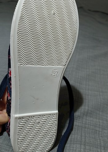 Çiçek Desenli  Kadın ayakkabı hiç kullanılmadı 37 numara yazlık - Görsel 3