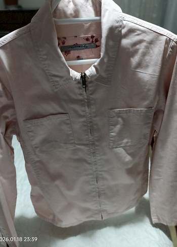 fermuarlı Pembe Kısa Kollu Kadın Ceket üzerine oturan kesim - Görsel 3