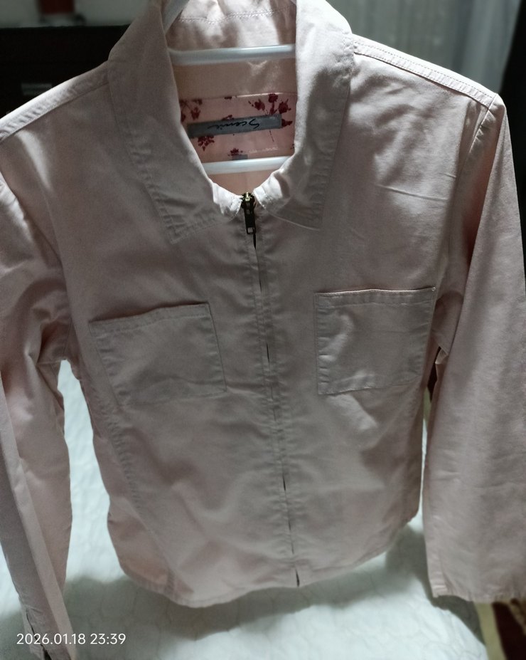 fermuarlı Pembe Kısa Kollu Kadın Ceket üzerine oturan kesim - Görsel 3