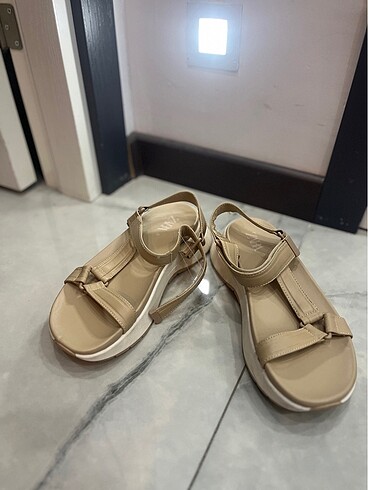 39 Beden Zara sandalet