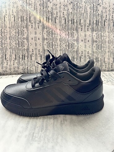 Adidas spor ayakkabı