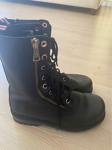 42 Beden siyah Renk Tommy Hilfiger