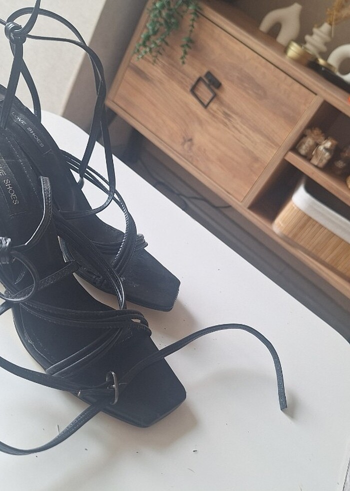 Bacıklı topuklu ayakkabı - Görsel 3