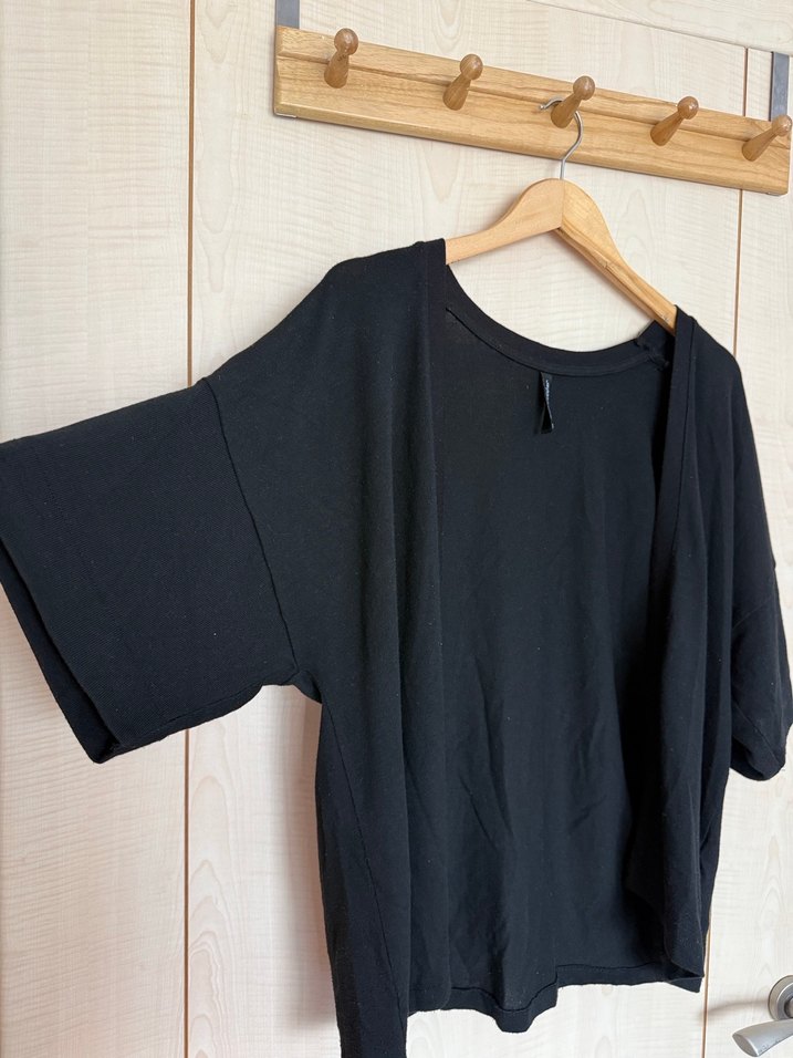 Siyah Kısa Kollu Hırka - Görsel 3