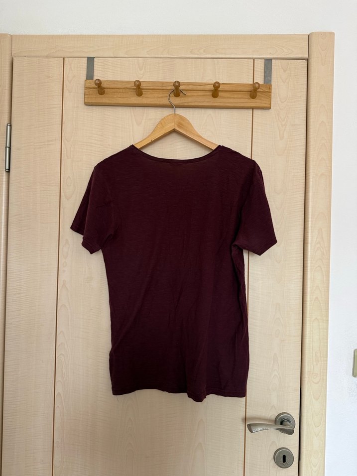 Bordo V Yaka Cep Detaylı Erkek Tişört - Görsel 3