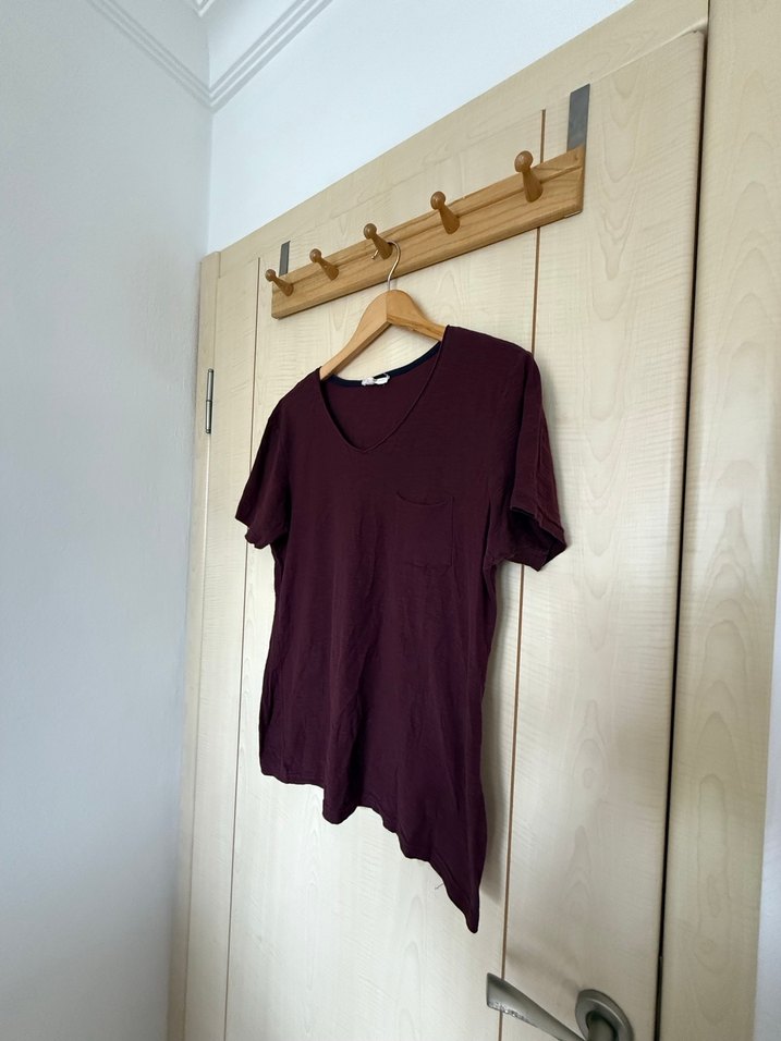 Bordo V Yaka Cep Detaylı Erkek Tişört - Görsel 2