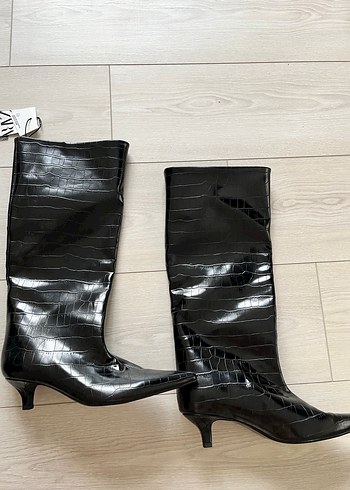Zara Siyah Yılan Derisi Desenli Dizüstü Stiletto Çizme