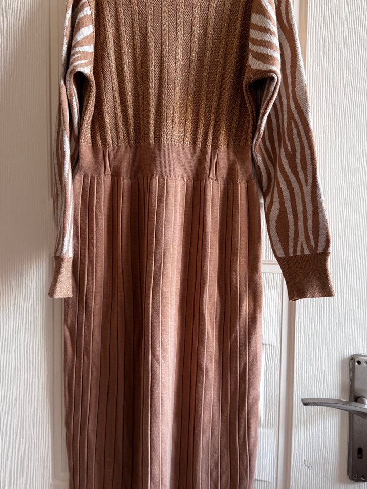 Kahverengi Uzun Triko Elbise Zebra Desenli - Görsel 4