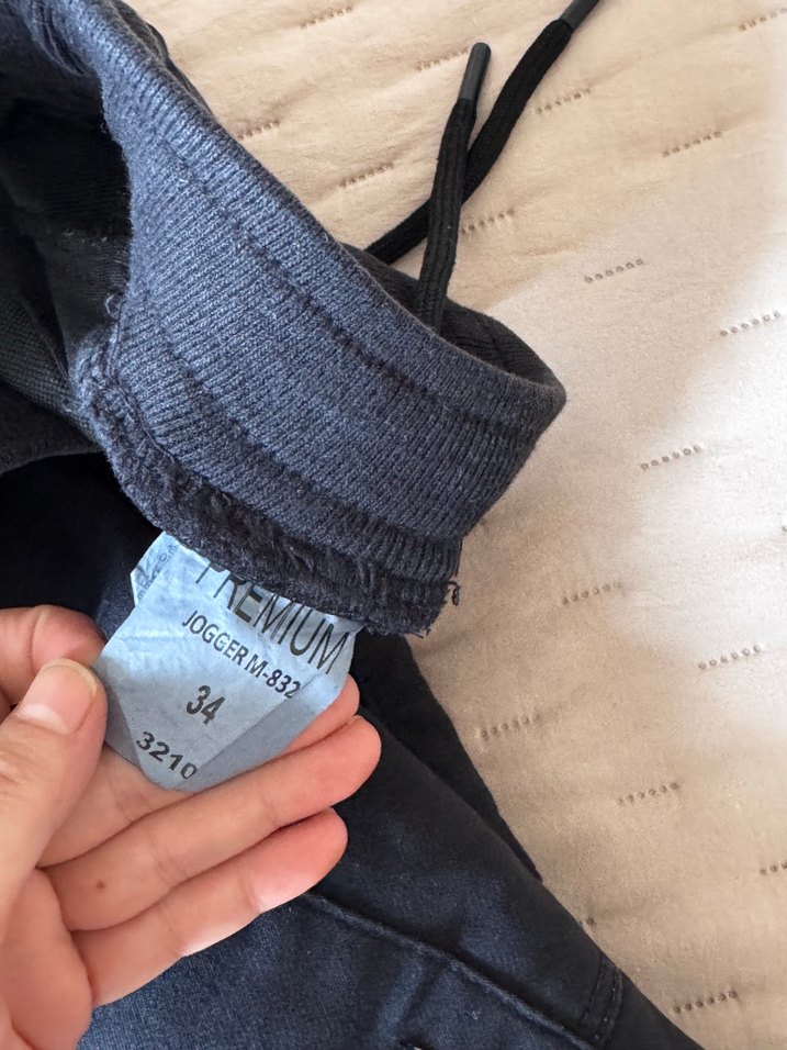 Siyah Kemerli Rahat Kesim Erkek Kot Pantolon - Görsel 5