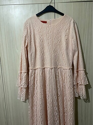 Toz pembe dantelli elbise