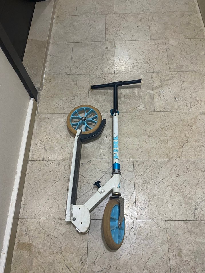 Mavi ve Gri Scooterı - Görsel 3