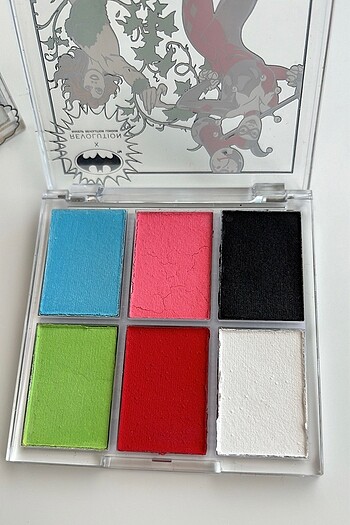  Beden Harley Quinn & Ivy su bazlı eyeliner
