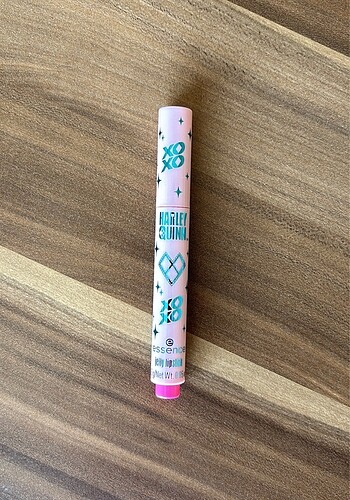 Essence Harley Quinn lip stick / Adet fiyatı
