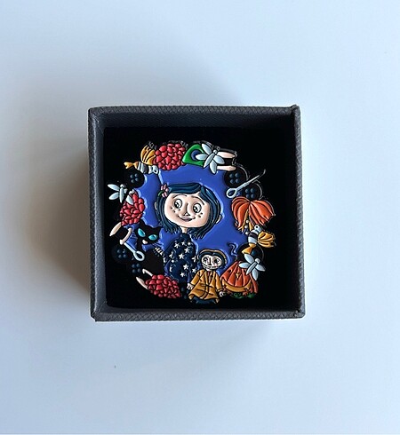 Diğer Coraline broş