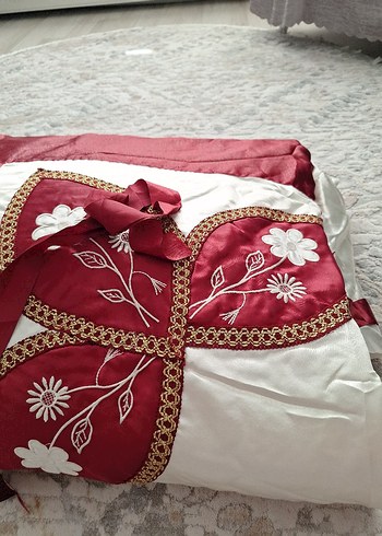 Bordo İşlemeli Parlak Yatak Örtüsü örtü 2 kırlent - Görsel 5