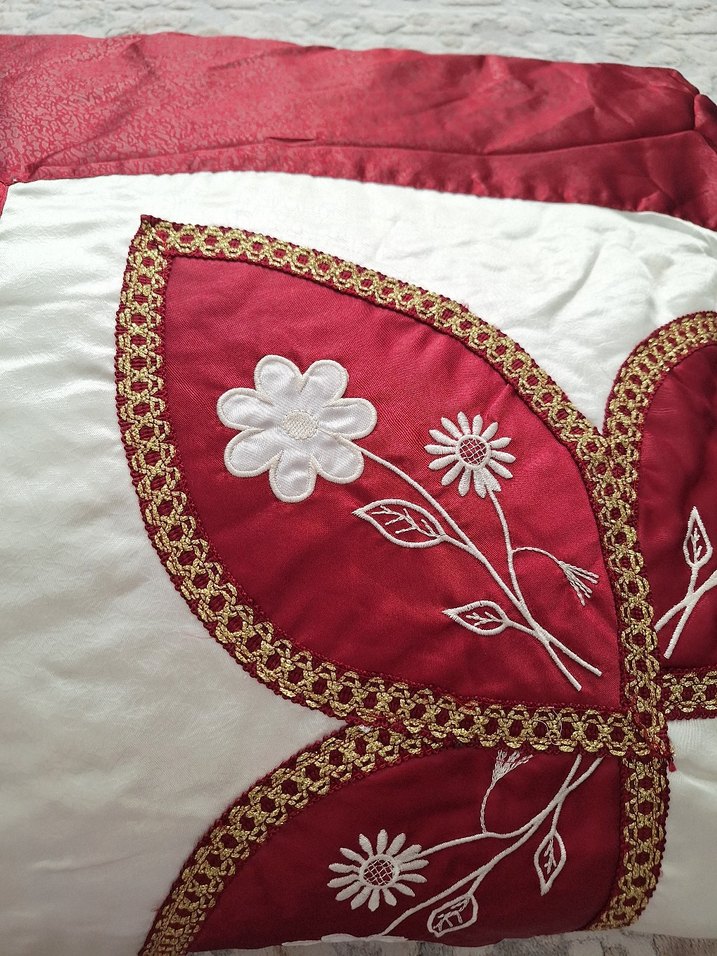 Bordo İşlemeli Parlak Yatak Örtüsü örtü 2 kırlent - Görsel 3