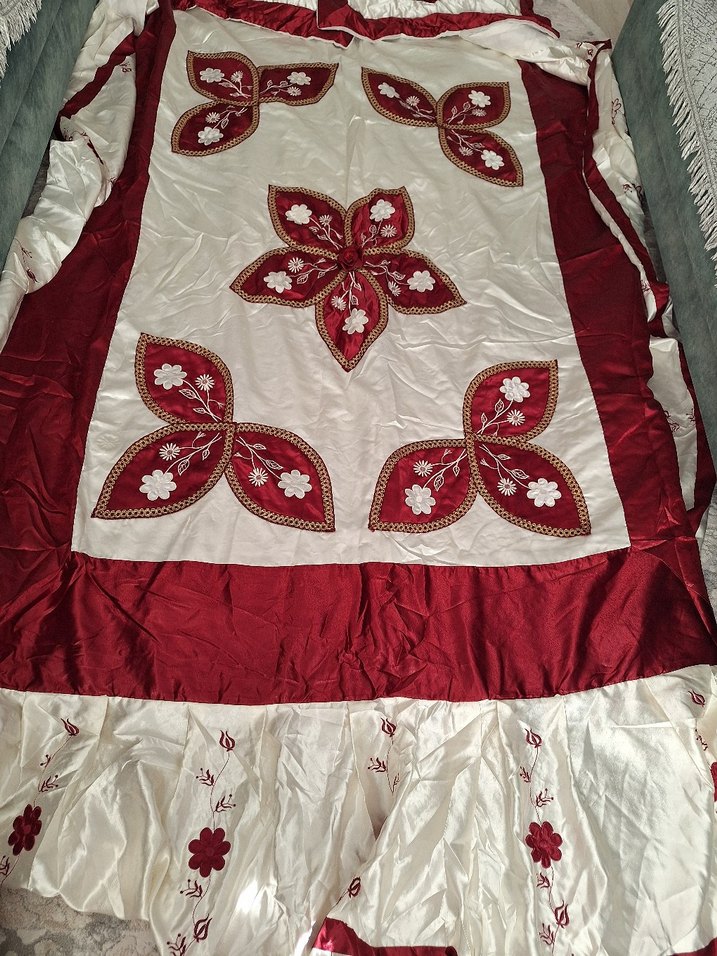 Bordo İşlemeli Parlak Yatak Örtüsü örtü 2 kırlent - Görsel 2