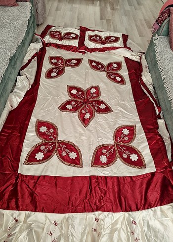 İşlemeli Bordo Dekoratif Yatak örtüsü ve 2 yastık - Görsel 2