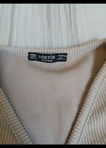 Bej V Yaka Düğmeli ikili takım - Görsel 3