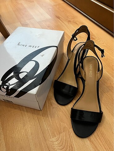 37 Beden siyah Renk Nine west 37 numara topuklu