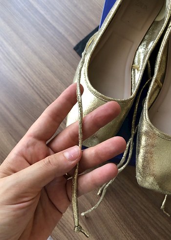 39 Beden Zara gold rengi babet
