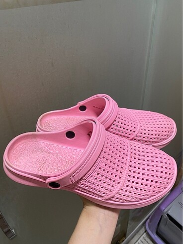 37 Beden pembe Renk Gezer Crocs Terlik