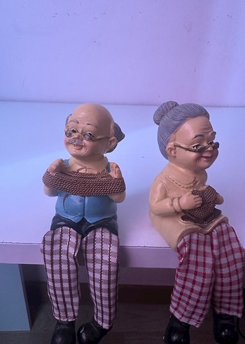 Ayakları Sallanan Dede Nine Biblo - Görsel 2