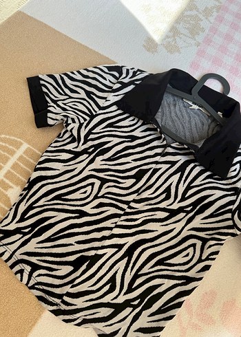 Kürk Detaylı Zebra Desenli Kısa Kollu Gömlek