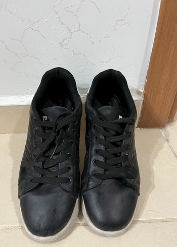 38 Beden Pierre Cardin spor ayakkabı