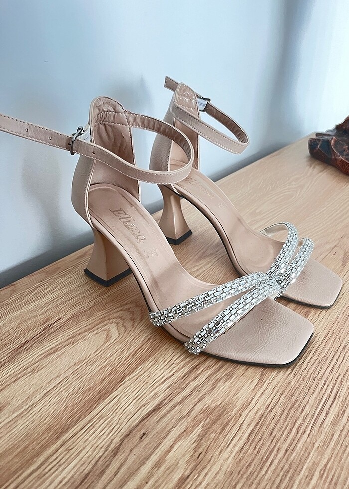 Topuklu ayakkabı - Görsel 3