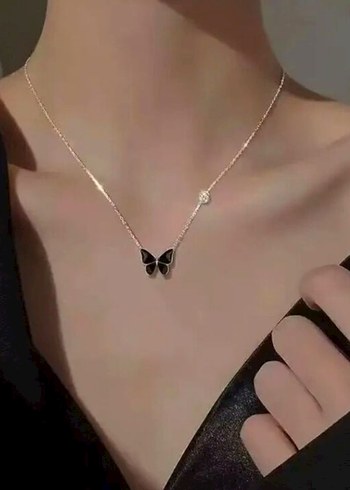 Altın Renkli Minimalist Kelebek Kolye