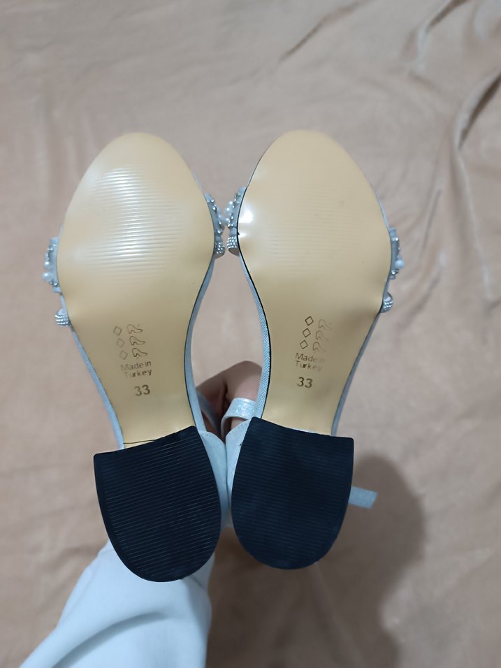 İnci Detaylı Gri Topuklu Kız Çocuk Ayakkabı - Görsel 4