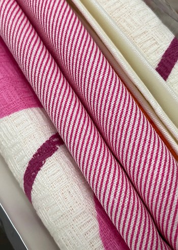 Pembe Çiçek ve Ekose Desenli Pike Takımı - Görsel 3