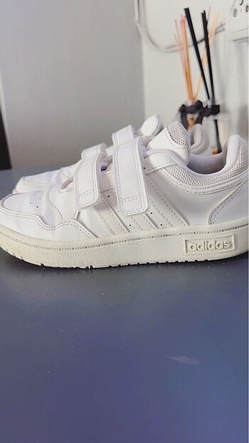 Adidas spor ayakkabısı
