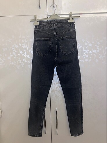 xs Beden Bershka yüksek bel dar paça kot