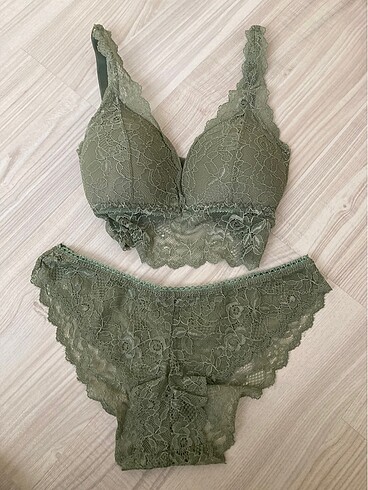 Bralet takım