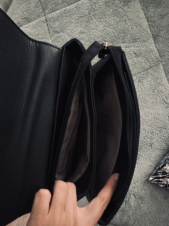 Siyah Deri Kadın Sırt Çantası - Görsel 3