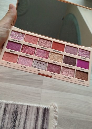 Revolution Pembe Göz Farı Paleti sıfır