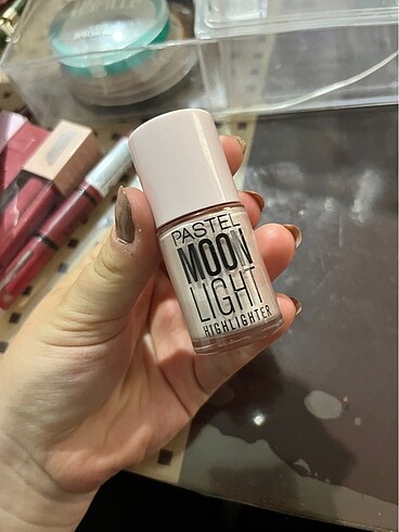 Pastel Pastel likit aydınlatıcı